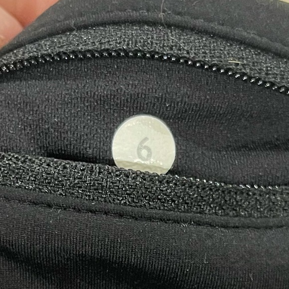 Lulu speed up shorts - Picture 2 of 2